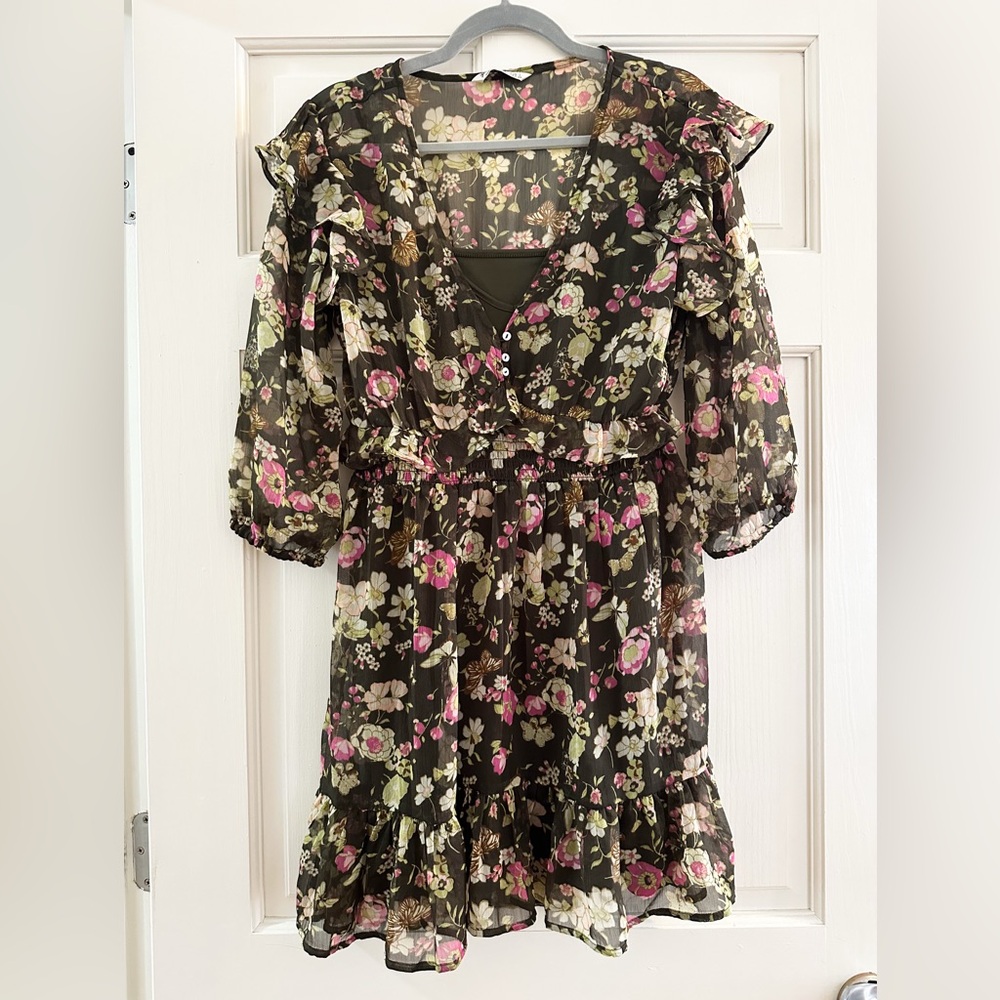stradivarius Black Floral Ruffle-Sleeve Dress with Pink and Cream Flowers